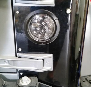 4 TRUCK/TRAILER ACCESSORIES LIGHTING: LED FLUSH-MOUNT STOP / TURN / TAIL LIGHTS - Picture 1 of 2