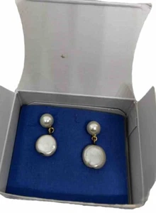 Pendientes colgantes Avon perlados (perlas) y dorados clásicos preppy - Imagen 1 de 13