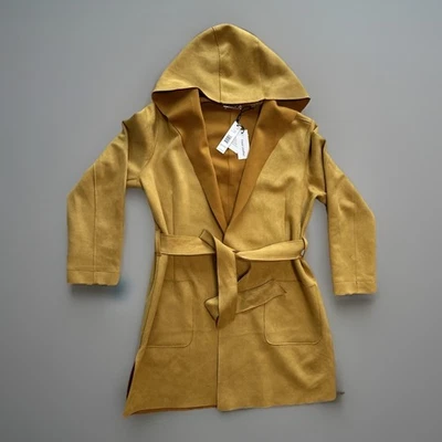 Chaqueta con Capucha Tahari Imitación Cuero con Cinturón Mostaza Picante Para Mujer Talla Mediana Nueva con Etiquetas Foto 1 de 4