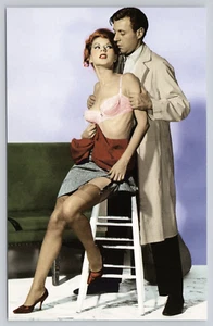 Post Card "Classic Pin-ups!" Pin Up Girl K383 - Picture 1 of 2