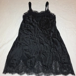 SOMA Medium Nachtwäsche 100% Seide Slip schwarz Negligee Spitzenbesatz Schlupfkleid *Mangel* - Bild 1 von 4