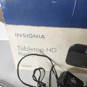 Radio de mesa Insignia FM/HD NS-HDRAD2 - NEGRA - Usada *LEER* - Imagen 1 de 4
