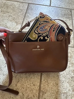 Cartera bandolera de cuero marrón Spartina 449 con bolso para monedas a juego Foto 1 de 4