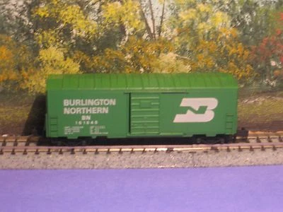 KADEE MICRO-TRAINS N SCALE #24041 40' STD SNGL DOOR BOXCAR BURLINGTON NORTHERN - Image 1 of 4