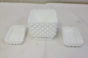 Juego de 3 ceniceros rectangulares de vidrio de leche blanco Fenton Hobnail de colección plato de caramelo - Imagen 1 de 8