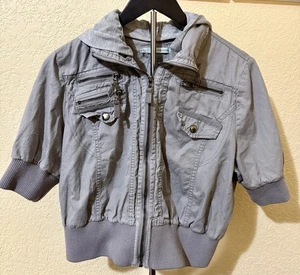 Maurices Damen XL Jacke abnehmbare Kapuze grau cropped Kurzarm Utility - Bild 1 von 6