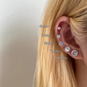 2 STCK. nicht durchdringende Clip On Rund Klar CZ Magnetisch Edelstahl Ohrstecker - Bild 1 von 9