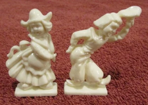 Set of 2 VTG Holland Dutch Van Brode Co. Hard Plastic Molded Figures 2" Tall - Picture 1 of 1