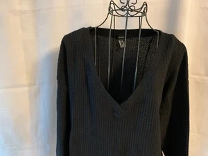 Forever 21 Ladies Small Black Woven Long Sleeve V-neck Stretchy Pullover Shirt - Picture 1 of 9