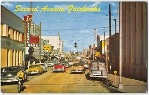 Second Avenue FAIRBANKS Alaska Straßenszene 50er Jahre Autos 1958 Vintage Postkarte - Bild 1 von 2