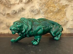 Sculpture en Faïence émaillée verte "Lion à l'affut" dans le gout de C.Lemanceau