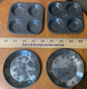 Antique Childs Toy Cookware 1940’s 2 Muffin Pans 2 Pie Pans Pre Owned - Picture 1 of 1