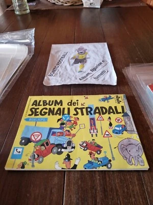 Album dei segnali stradali con 32 figurine . Edizione fabbri  Rif. A1106 - Immagine 1 di 4