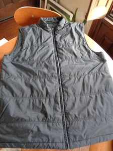 Travis Mathew Cold Heart 2.0 gesteppte gefütterte Golfweste anthrazit Größe XL Golf - Bild 1 von 5