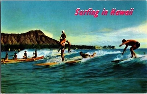 Surfing Hawaii cartolina d'epoca JZ14 - Foto 1 di 2