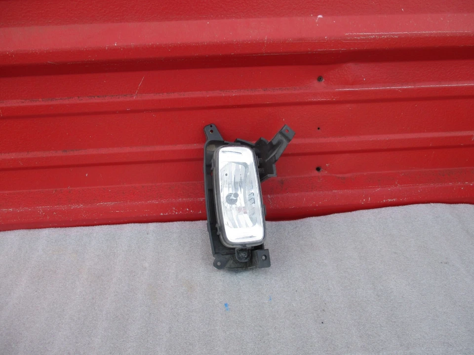 Lâmpada de neblina 2013-2015 fabricante de equipamento original KIA Sorento lado do passageiro destro fabricante de equipamento original - Imagem 1 de 4