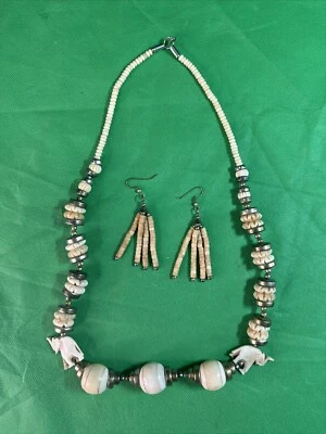 Juego de collar y pendientes tribales vintage - cuentas artesanales de hueso y metal Foto 1 de 4