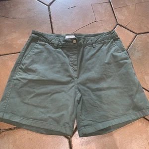 Joules Womens Cruise  Chino Shorts Size 12 khaki Green Stretch Cotton Holiday  - Picture 1 of 5