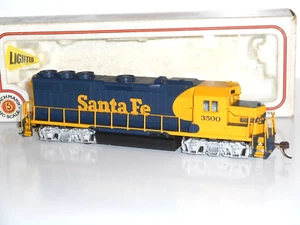 Bachmann Santa Fe Bo-Bo EMD GP-50 Diesel Loco 61202 Excellent cond. HO.2 rail DC - Picture 1 of 15