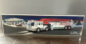 2000 Hess Fire Truck With Emergency Flashers, Siren & Horn New In-Box - works - Picture 1 of 9