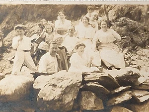 By the Rocky Shore? C1900s Stunning Family Outting Rocky Outcrop Summer Fashion - Imagen 1 de 6