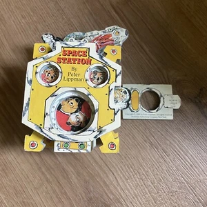Vintage Raumstation Peter Lippman Tafel Buch Mini Haus Kindergeschichte 1. Auflage - Bild 1 von 16