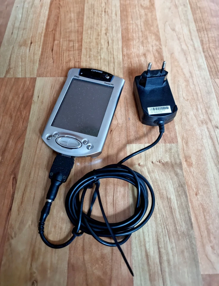 Compaq iPaq Pocket PC PE2030 Handheld PDA ( defekt ) - Bild 1 von 2