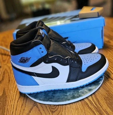 Nike Air Jordan 1 'UNC Toe' Retro High OG DZ5485-400 NEU* Größe 5,5 / WMNS 7 - Bild 1 von 4