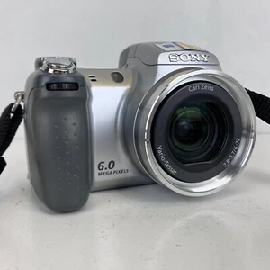 Sony Cyber-Shot DSC-H2 - parts/repair doesn't turn on - Picture 1 of 10