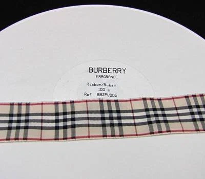 Cinta de envolver regalo a cuadros Burberry rara difícil de encontrar 1" W con precio por yarda Foto 1 de 2