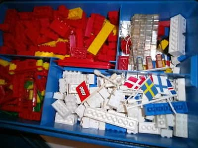 LEGO Sortierbox Koffer Blau gefüllt 60/70er J Fahnen Steine Platten Esso Zapfsäu - Bild 1 von 4