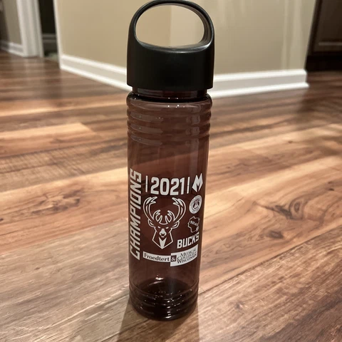 Milwaukee Bucks - 2021 Water Bottle - Plastic Cover