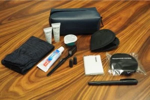 Cole Haan American Aerolíneas Amenidad Equipo Oneworld Co Bigelow Negro Sellado - Picture 1 of 2