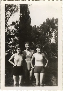 PHOTO ANCIENNE - VINTAGE SNAPSHOT - BAIGNADE BAIGNEUR RIVIÈRE MAILLOT -BATHING 3 - Picture 1 of 1