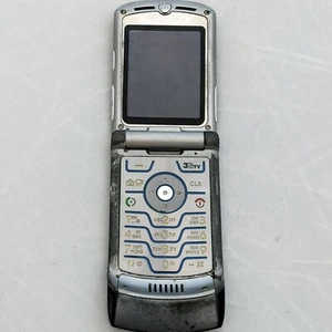 Vintage Motorola RAZR V3 Mobile Phone, Folded Motorola Phone, Flip Fold Motorola - Afbeelding 1 van 10