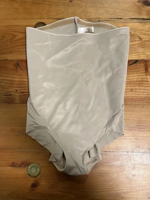 CHANTELLE CALZONCILLO MODELADOR DE CINTURA ALTA BÁSICO EN NUDE TALLA MEDIANA Foto 1 de 4