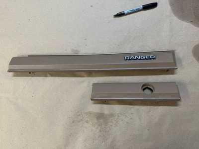 Оригинальная желтовато-коричневая отделка приборной панели 83-88 Ford Ranger 1983-1988 2 шт. - Изображение 1 из 4