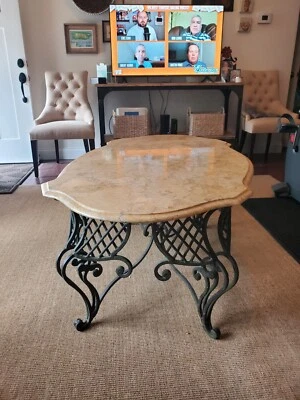 Mesa de centro de mármol vintage, estilo francés mal hierro Foto 1 de 4