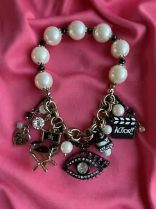 Betsey Johnson Vintage Film Schwarz Filmstar Director's Chair Pearl Armband RAR - Bild 1 von 6