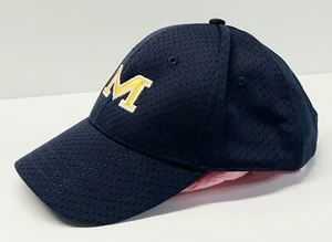 Cappello regolabile Michigan Wolverines blu navy giallo logo sfiato Cobra taglia unica ottime condizioni - Foto 1 di 15
