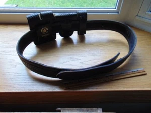 Älterer Dienstgürtel - Leder mit Handschellentasche, Streitkolbenbeutel und Doppeltasche - Bild 1 von 7