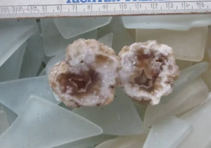 Traubig wulstiger Chalcedon Anschliff Glentorf bei Wolfsburg / Königslutter UV - Bild 1 von 4