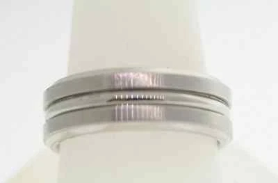Anillo Triton 8 mm Acero Inoxidable Cuentas Centrales Ranura Raya Borde Biselado Banda  Foto 1 de 4