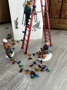 Dept 56 Christmas In The City 1993 TOWN TREE TRIMMERS 55662 Retired - Picture 1 of 6