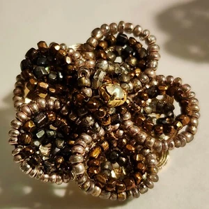 SALE***VINTAGE Hobe Flower seed bead clip on earrings - Picture 1 of 6