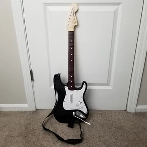 Xbox One Rock Band 4 Wireless Guitar Fender Stratocaster 91161 With Strap Tested - Picture 1 of 9