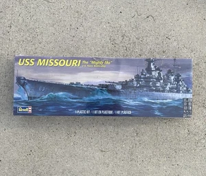 Revell USS Missouri The Mighty Mo U.S. Navy Battleship kit modellino scala 1:535 - Foto 1 di 11