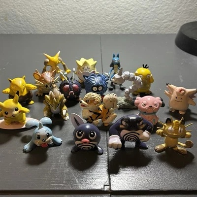 LOTE DE 18 BONECOS POKEMON TOMY CGTSJ. Lucario, Onix, Arcanine 100% autêntico - Imagem 1 de 4