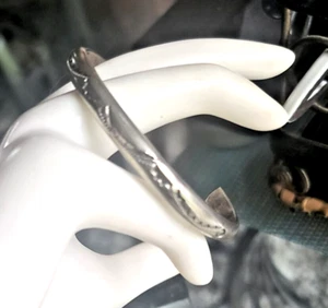 Brazalete Navajo Vintage Estampado Plata de Ley Sólida Steer Firmado 2 1/2" - Imagen 1 de 11