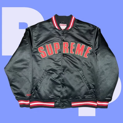 Chaqueta Universitaria Supreme X Mitchell And Ness Satén (Grande) Foto 1 de 4